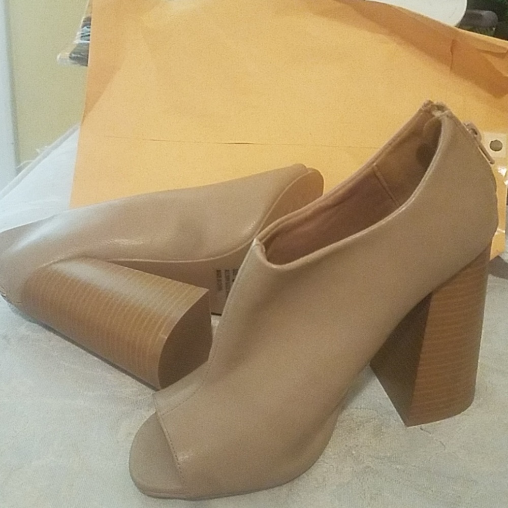 New tan shoes (no tags)